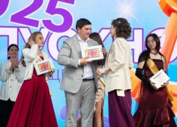 выпускники