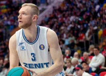 Денис Захаров