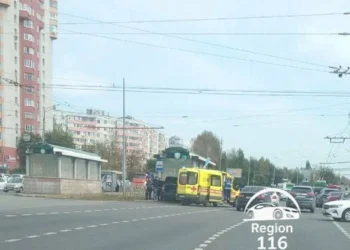 В Казани легковушка на скорости врезалась в стену подземного перехода