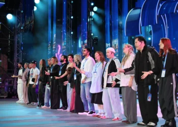 В официальном сообществе конкурса «Новая волна» во ВКонтакте началось голосование за приз зрительских симпатий