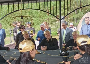 Рустам Минниханов первым посмотрел иммерсивный спектакль «Кара Алтын»