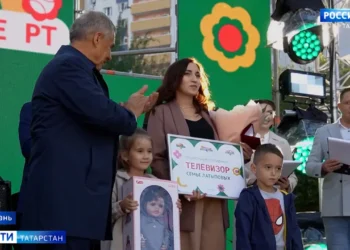 В Зеленодольске торжественно подняли Андреевский флаг на трех кораблях