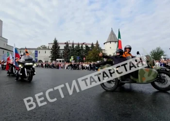 Минниханов принял участие в Международном мотофестивале «Два Кремля» в Казани