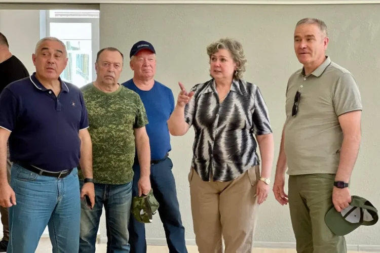 посетили школу