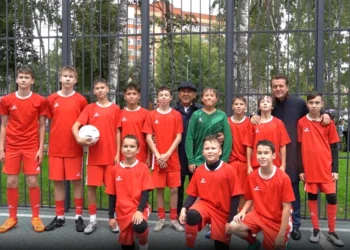 Минниханов и Метшин открыли обновленный двор на улице Дементьева в Казани