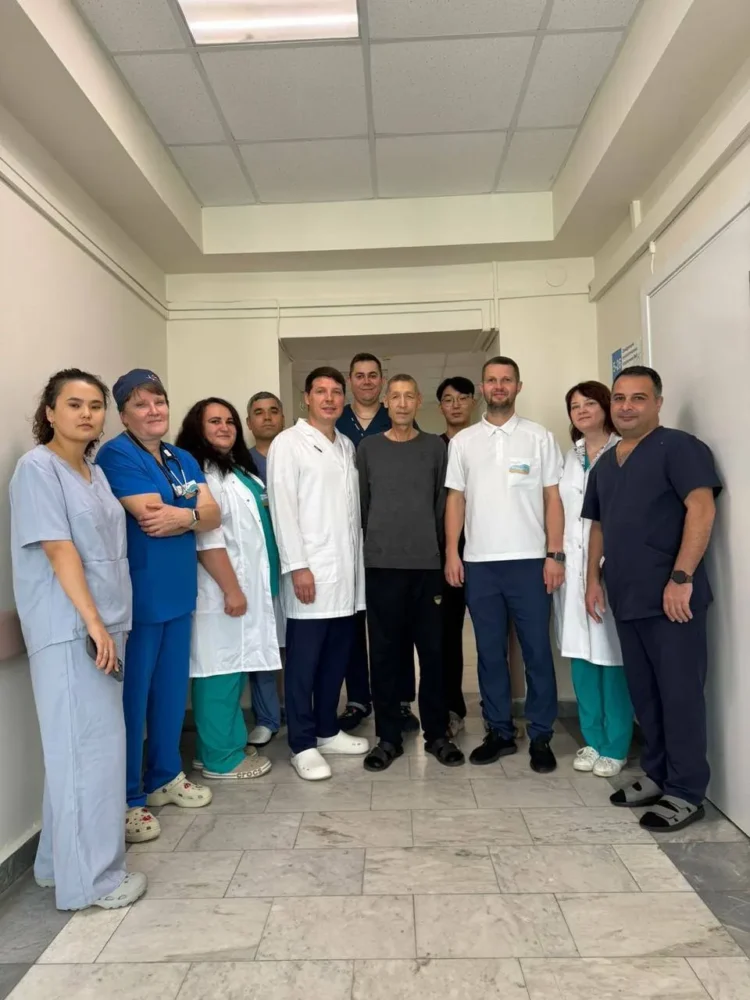 врачи