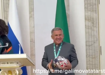 Рустам Минниханов примерил медаль чемпиона России по регби