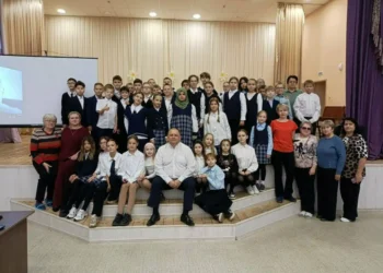 Школьники Тукаевского района встретились с активистом СВО в преддверии Дня отца