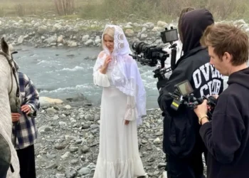 Блогер из Челнов приняла участие в съемках клипа, где повторили путь Сергея Бодрова