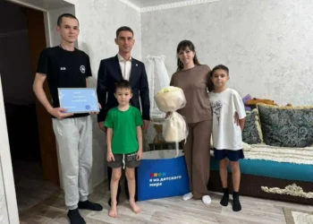 Глава Менделеевского района поздравил семью участника СВО с рождением дочери