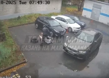 В Казани мужчина напал с ножом на девушку
