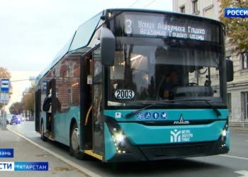 На Мамадышском тракте в Казани автобус влетел в большегруз: подробности ДТП