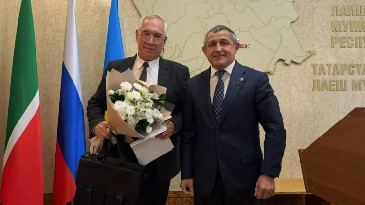 Рамил Гарифуллин (с цветами)