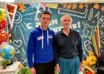 Молодогвардейцы Татарстана поздравили педагогов с Днем учителя