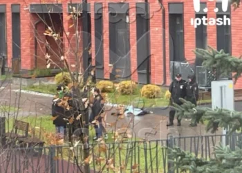 В Казани школьник разбился, выпав из окна