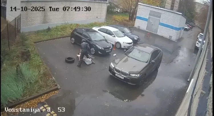 нападавший