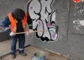 В Челнах сотрудники ПАД очистили более 50 городских сооружений от граффити