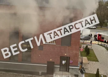 В казанском поселке Дербышки загорелась баня