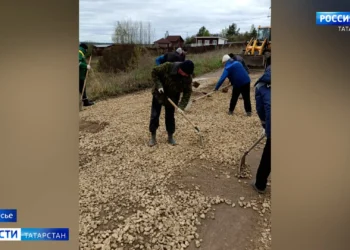 Жители поселка Удачный жалуются на разбитую дорогу