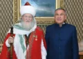 Рустам Минниханов вручил муфтию Талгату Таджуддину медаль ордена «За заслуги перед РТ»