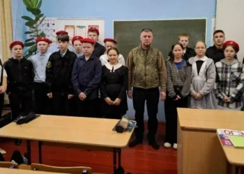 Боец СВО встретился с учениками Волчинской школы