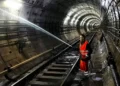 Сотрудники казанского метрополитена промыли более 16,5 км тоннелей
