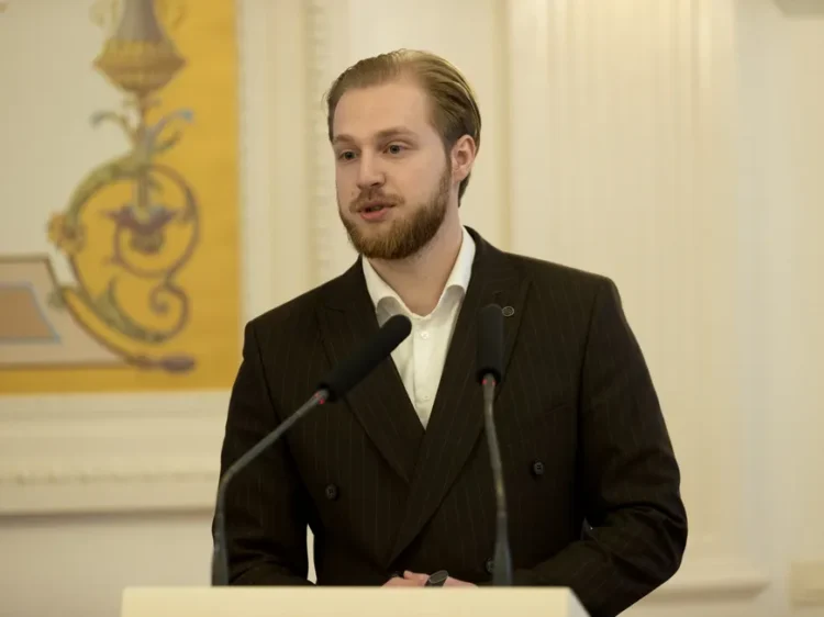 Дмитрий Хвостиков