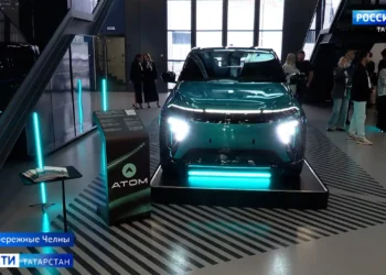 В Челнах представили первый серийный электромобиль «Атом»