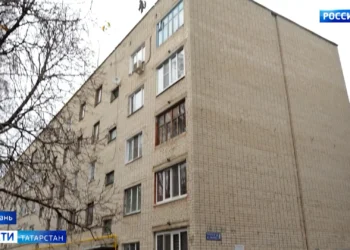 Тишина после хаоса: в Казани суд выселил буйного владельца квартиры, а квартиру выставили на торги