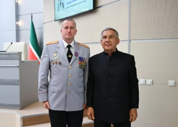 Рустам Минниханов вручил государственные награды отличившимся сотрудникам МВД