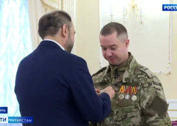 В Казанском кремле наградили отличившихся татарстанцев госнаградами