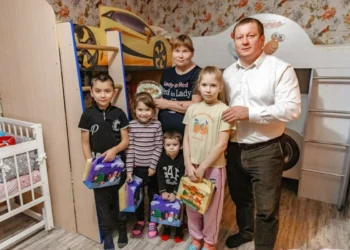 Глава Мамадышского района поздравил многодетную семью Татаренко с Новым годом