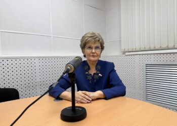 У микрофона депутат Татьяна Ларионова (04.12.25)