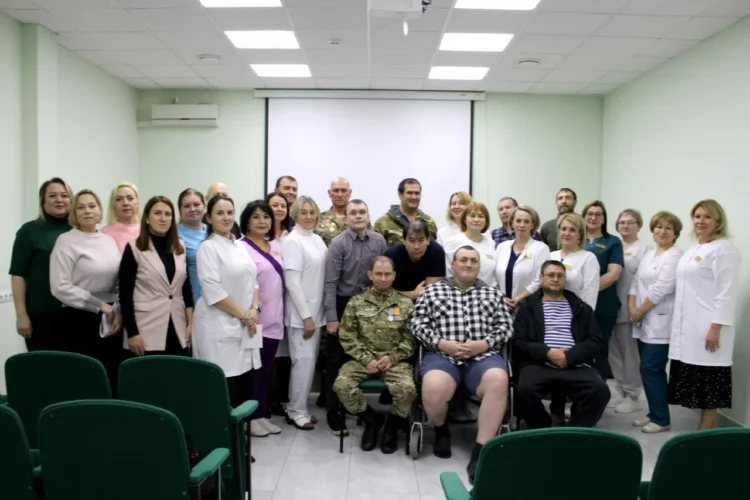 бойцы СВО и медики Челнов