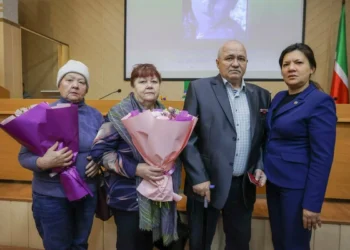 В Альметьевске семьям погибших бойцов СВО вручили ордена Мужества и медали Суворова