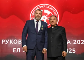 Рустам Минниханов вручил награды лауреатам конкурса «Руководитель года-2025»