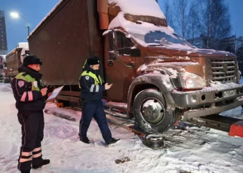 В Казани проводят рейды по эвакуации грузовых авто, оставленных вдоль дорог