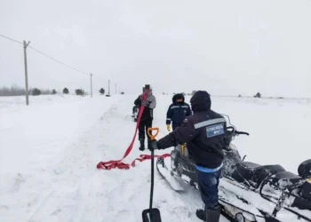 В Татарстане спасатели вызволили мужчин с застрявшего снегохода