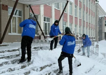 Молодогвардейцы РТ провели акцию по уборке соцобъектов в Казани