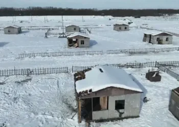 Для тренировки бойцов беспилотных войск на полигонах создают мини-деревни