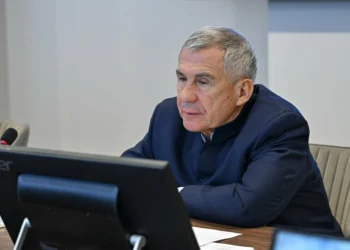 Минниханов призвал в четыре раза увеличить число роботов