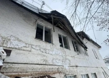 В Казани обрушилась кровля заброшенной бани