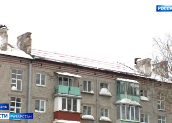 В Казани после аномальных снегопадов обрушились кровли 6 домов