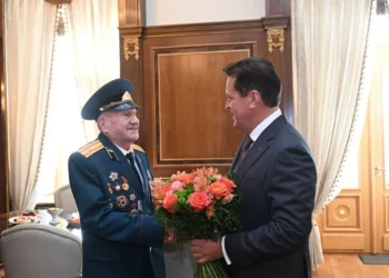 Ильсур Метшин поздравил со 100-летием ветерана ВОВ Алексея Комлева