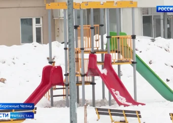 Казанцы продолжают получать травмы из-за схода снега с крыш