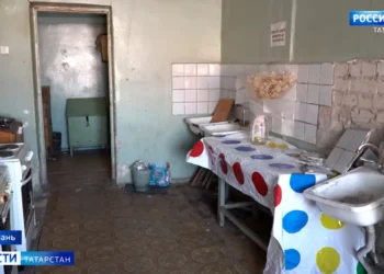 В Казани жильцы дома на Технической жалуются на разрушающееся здание
