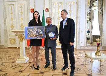 Рустам Минниханов поздравил «Динамо-Ак Барс» с восьмым титулом чемпионок России