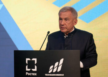 Минниханов в Москве вручил премию имени Тихомирова инженерам и строителям