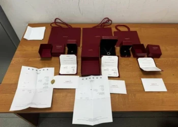 В Казани девушку задержали за контрабанду Cartier из Стамбула