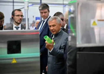 Рустам Минниханов в ходе визита в Узбекистан посетил промпарк в Навои